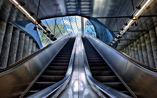 Rolltreppe_Licht_Geisterbildkorrektur.jpg