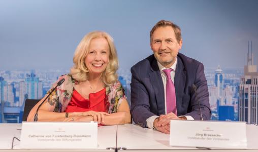Dussmann Group Komplettiert Den Vorstand Und Legt Auch 16 Wieder Zu Dussmann Stiftung Co Kgaa Pressemitteilung Lifepr