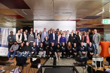 Geschafft! Die sieben glücklichen Verbundpartner nach der Eröffnung des Digital Learning Campus – Lernort Lübeck und der Digital Learning Campus Plattform. Foto: TH Lübeck 