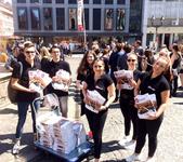 Geschafft! Große Freude über das Erscheinen des Magazins 