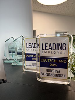 IMG_2443_Awards LEADING EMPLOYER_web.jpg