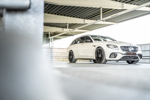 8.Mercedes Benz E Klasse AMG Barracuda Black Polish.jpg