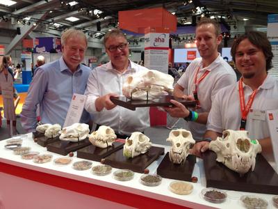 Fühlen, Sehen, Hören und Ausprobieren am Stand der Region