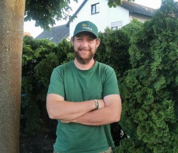 Foto (Friedrich Garten- und Landschaftsbau GmbH & Co.KG): Klaus Kunder, Auszubildender bei der Firma Friedrich Garten- und Landschaftsbau, erzielte die besten Noten bei den Landschaftsgärtner-Abschlussprüfungen in Mittelfranken.