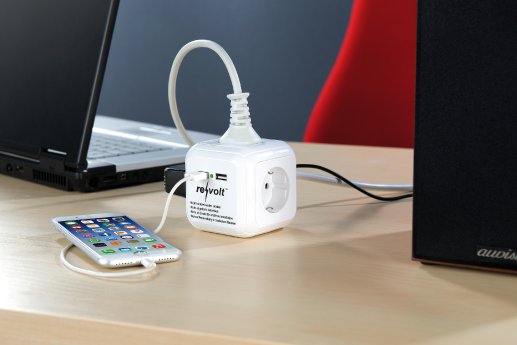 ZX-1724_11_revolt_4-fach-Steckdosen-Wuerfel_mit_2_USB-Ladeports.jpg