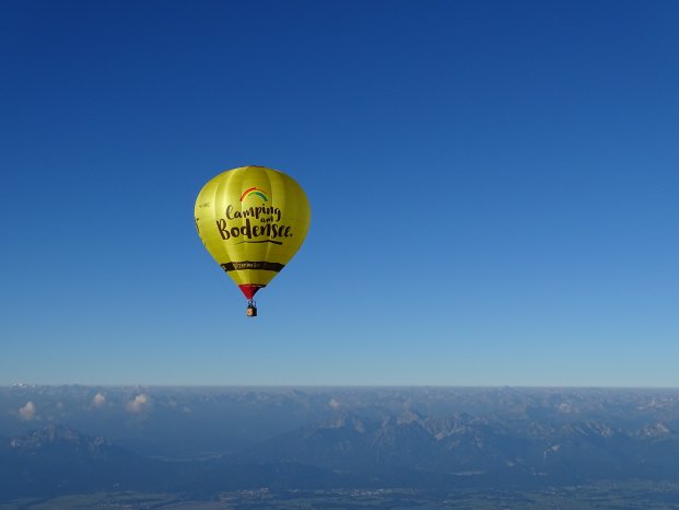 Gitz Ballon Alpen Himmel.JPG