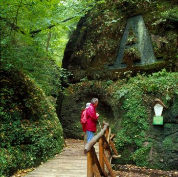 Drachenschlucht_Wanderer_rot_B_Neumann - Eisenach.JPG