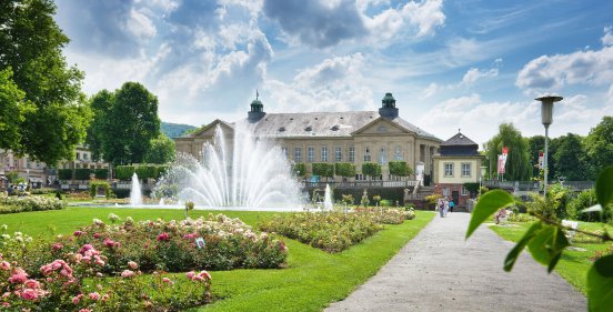 Rosengarten mit Regentenbau (c) Bayer. Staatsbad Bad Kissingen GmbH_Foto Dominik Marx.jpg