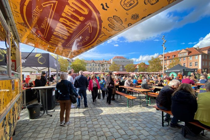 Schlossplatz zum Erlanger Herbst (c) ETM Claudia Endres.jpg
