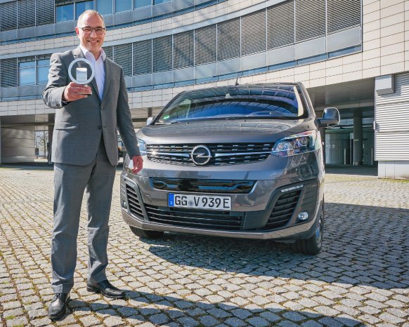 Opel-Vivaro-e-Van-of-the-Year-2021-515496.jpg