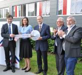 Schlüsselübergabe, BU (v.l.): Frank Eisoldt, GMSH; Dr. Muriel Kim Helbig, Präsidentin; Prof. Dr. Matthias Grottker, Dekan; Jens Uwe Pörksen, Architekt und Rolf Fischer Staatssekretär / Bild: FH Lübeck