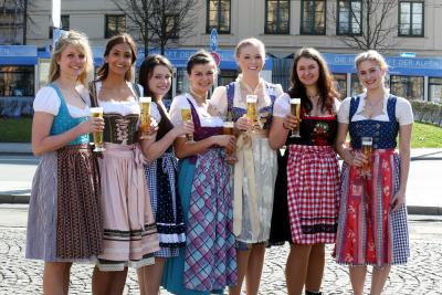 v.l.n.r.: Lisa Papperger, Latifah Wilson, Johanna Merkenschlager, Lena Hochstraßer, Jessica Dillinger, Melanie Fraas, Lena Therese Urban