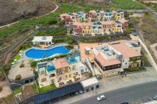 Mehr als 260 Solarmodule erzeugen zwischen 350 und 450 Kilowattstunden Strom pro Tag