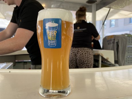 ©Nathalie E. Reinschmidt  - GLC AG_BierglasVordergrundMarktwirtschaftStand.jpg