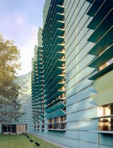 Kupfer wird in der Gegenwartsarchitektur auch gerne für hochwertige Gebäude mit einem besonderen Charakter eingesetzt wie hier für die Nordischen Botschaften in Berlin