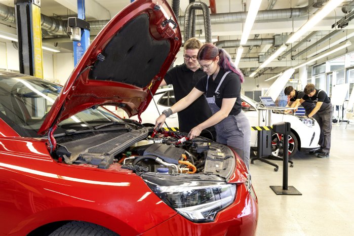 ErneutBranchensiegerOpelistzumzweitenMalinFolgeDeutschlandsbesterAusbilderinderAutomobilbra.jpg