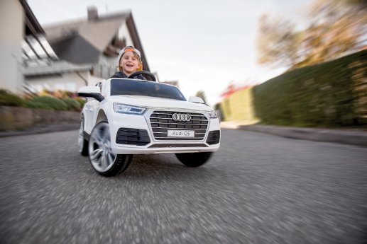 NX-7203_06_Playtastic_Kinderauto_Audi_Q5.jpg
