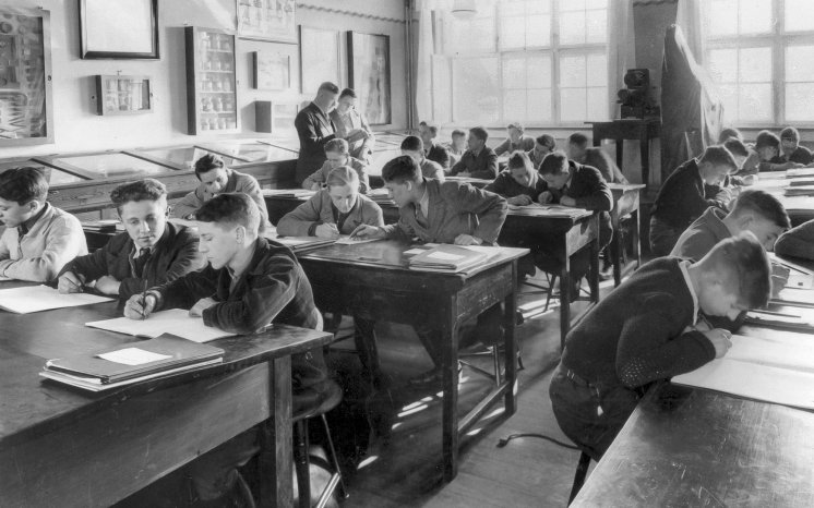 BerufsausbildungbeiOpel1934.jpg