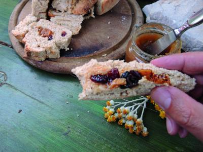 Bereits das im Steinofen gebackene, gefüllte Brot ist eine Gaumenfreude.
