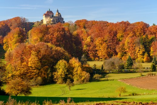 Burg Hohenstein im Herbst c Nürnberger Land Tourismus, Thomas Geiger.jpg