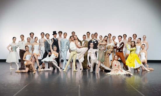 Ballett_Gala_2019_Ensemble.jpg