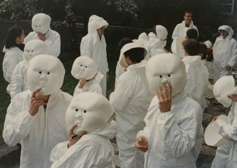 1991 KHB Studentendemo Gropiusbau Probe Innenhof Kunsthochschule © Claudia Esch-Kenkel.jpg