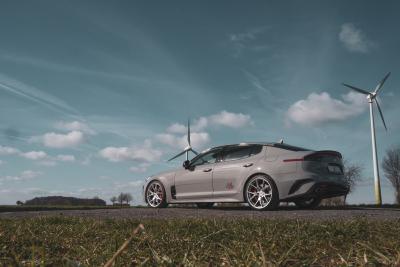 Barracuda meets Giacuzzo: Inferno-Felgen am veredelten Kia Stinger