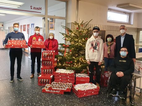borussia düsseldorf hilft - weihnachtstüten - lvr-schule 1.12.21.jpg