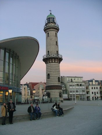 Rostock_Leuchtturm_g.jpg