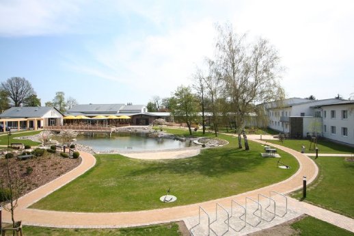 aussenanlagen-familien-wellness-hotel-seeklause.jpg