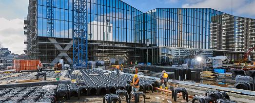 Geoplast Lösungen können die Baukosten während der Bauphase des Projekts erheblich senken. Abhängig von den Projektanforderungen gibt es unterschiedliche
Immobilientrends die Investoren und Bauunternehmen helfen können. Unsere Lösungen für Wohn-, Gewerbe- und Industriegebäude sowie Infrastrukturprojekte können
die mit dem Bau verbundenen Kosten und Risiken minimieren.
