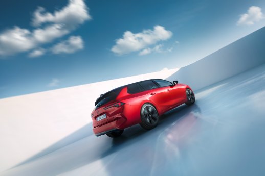 OpelAstraSportsTourerElectric (2).jpg