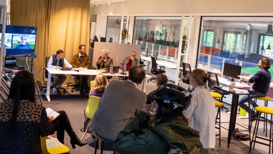 online Bernd Schmitz; vlnr_ Ludwig Essig, David Peacock, reinhild Benning, Rupert Ebner (c).jpg