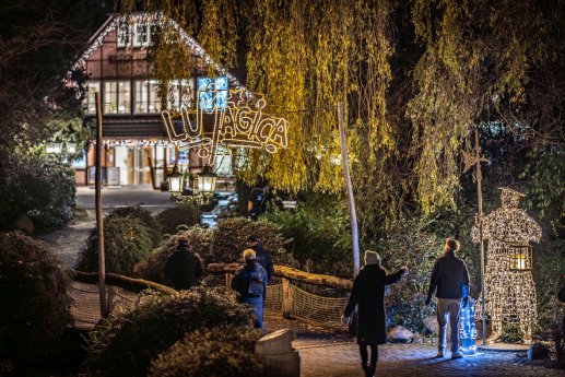 Eingang_vom_Wildpark-Restaurant_in_der_Vorweihnachtszeit.jpg