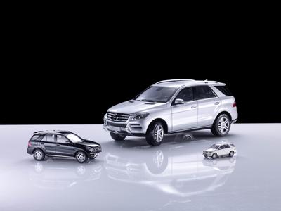 Klein Aber Fein Die Modelle Der Neuen Mercedes Benz M Und B Klasse Daimler Ag Pressemitteilung Lifepr