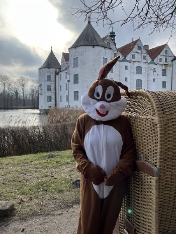 Osterhase_Schloss Glücksburg_Strandkorb_c-GLC_RRoeschmann (2).jpg