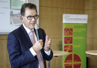 Bundesentwicklungsminister Dr. Gerd Müller auf der Mitgliederversammlung des Forum Nachhaltiger Kakao