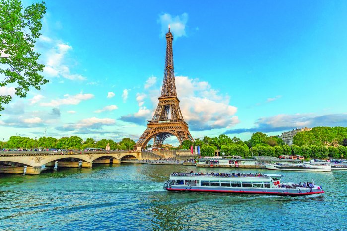 @_lupengyu_GettyImages-1176062521_Bootsfahrt Seine.jpg