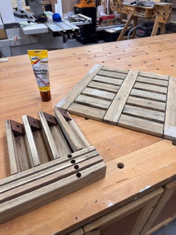 Molto_alte_Möbel-für-Anstrich-vorbereiten_Holz-Reparatur-Spachtel.jpg