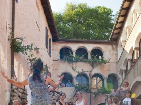 Low quality-Well Come Home-Copyright Demian Bern-2.jpg