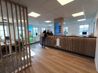 Krummhörn-Greetsiel: Modernisiert und barrierearm: Tourist-Information Greetsiel erstrahlt nach Umbau in neuem Glanz / Fotorechte: Ina Mennenga und Maike Habben, beide Touristik GmbH Krummhörn-Greetsiel 