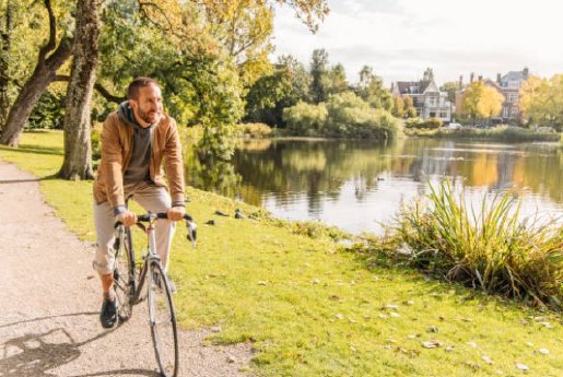 Mann am See klein.jpg