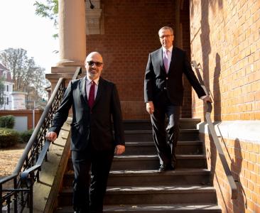 Präsident Jens Hermsdorf freut sich, mit Prof. Dr. Mario Stoffels einen Controlling-Experten an die Hochschule Worms zu berufen. v. li.: Prof. Dr. Mario Stoffels, Prof. Dr. Jens Hemrsdorf Foto / Dorothea Hoppe-Dörwald