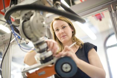 Studi im Roboticslabor / Bildquelle: TH Aschaffenburg