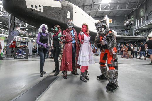 Kostümierte Fans.jpg