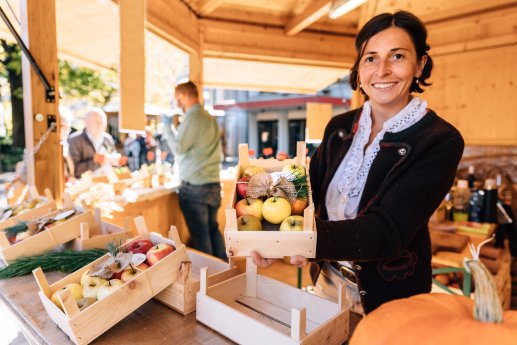 Benjamin_Pfitscher_HQ_bp_341227_c_benjamin_pfitscher (6) Äpfel Stand.jpg