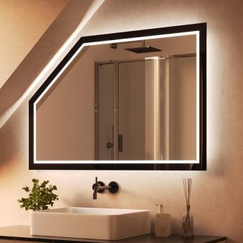 Badspiegel für Dachschräge mit Rahmen aus Glas und Beleuchtung – Siena rundherum.jpg