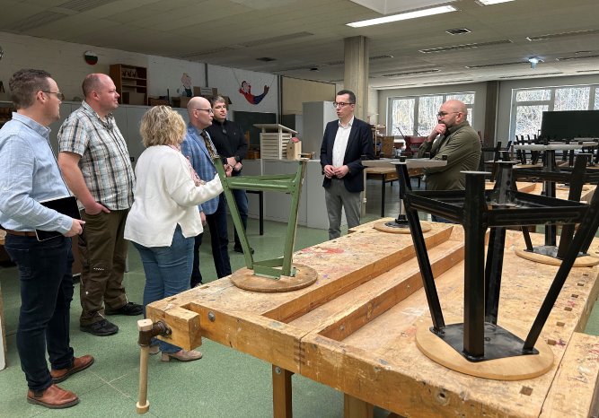 Besuch Schulen Homberg Werkraum_2.jpg