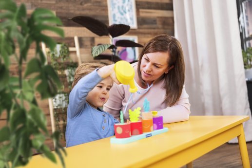 Play+_Puzzle- und Spiel-Set Meine kleinen Pflanzen_Spielszene.jpg