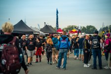 Zahlreiche Besucher in der Händlermeile